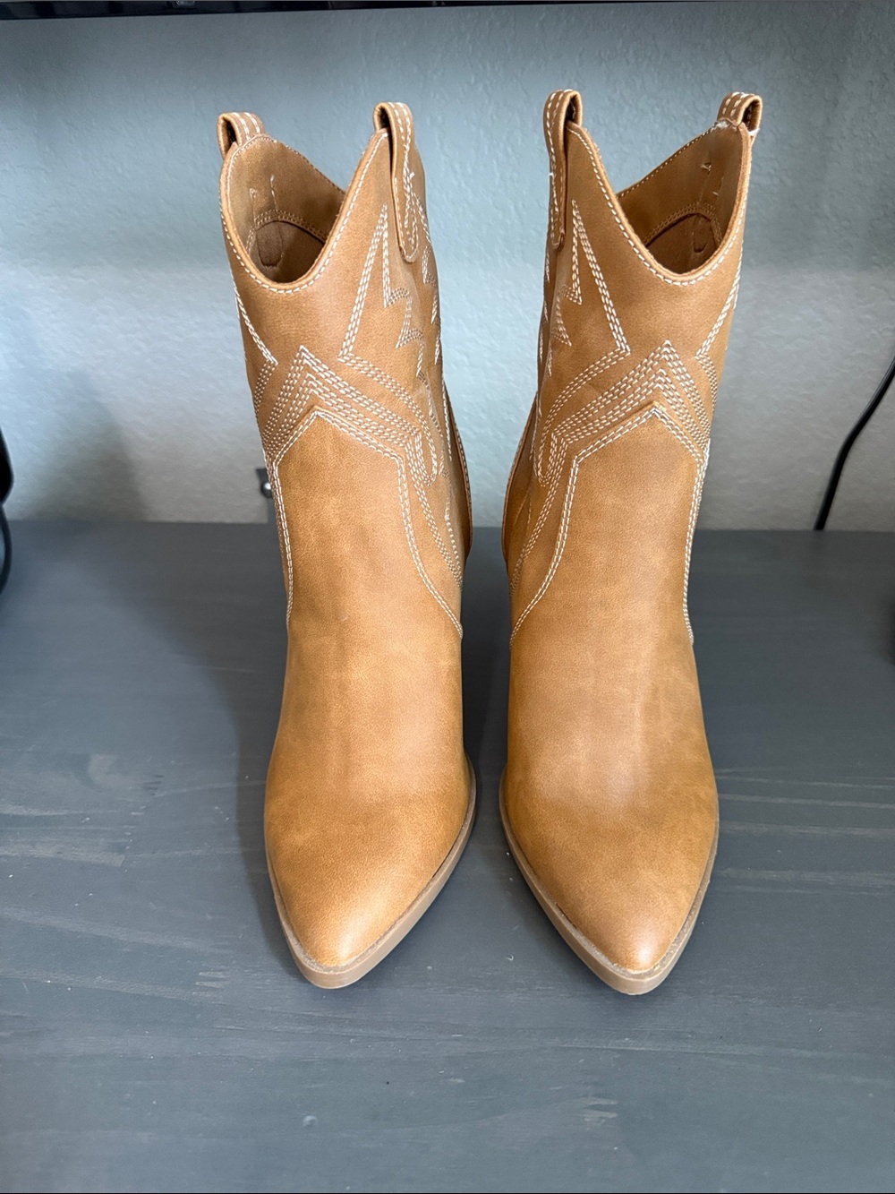 DV Dolce Vita Women's Tan Western Ankle Boots size 8 - Picture 4 of 5